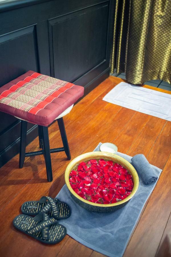 모라 부티크 호텔  치앙라이 외부 사진 Thai massage equipment